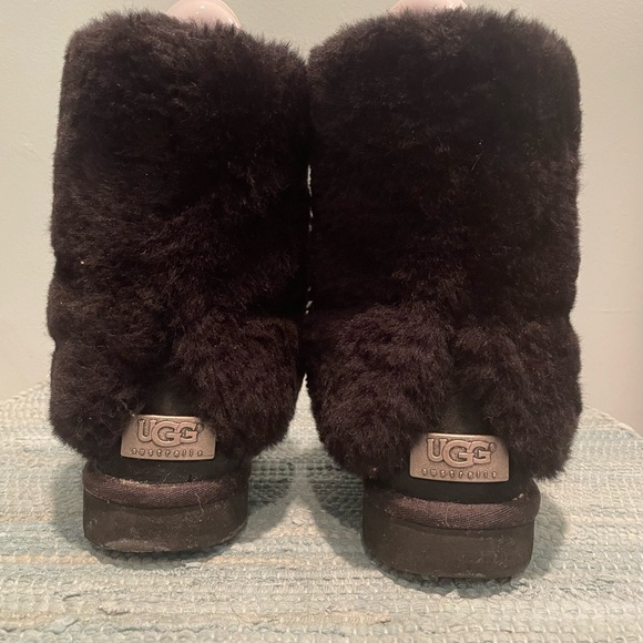 UGG Patten black suede shearling boot. Size 7 - Picture 2 of 6